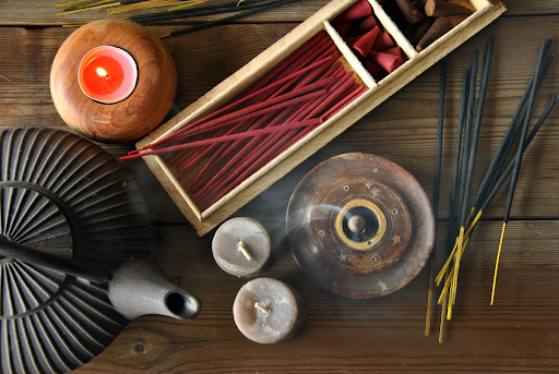 A Guide to Incense Types: Understanding Sticks, Cones, Resins, and Powders